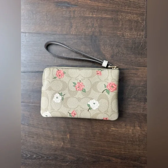 Coach Corner Zip Wristlet In Signature Canvas With Floral Print CR973 - Picture 2 of 4